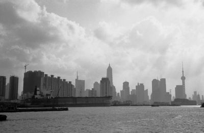 Shanghai 2
Voigtländer Bessa R3A
Nokton f 40 mm 1:1.4
TriX
