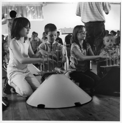Baschet pas ! - les Cristal
Création musicale avec les enfants des écoles primaires de la Mayenne et les Structures Sonores Baschet

Bronica SQ-A > 2,8/80mm > TriX
