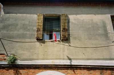 Chaussette rouge
Venise

Rollei 35 SE - Portra 160 VC 
