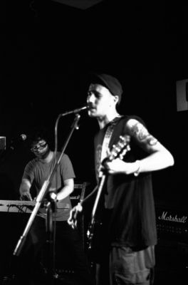 Mangroveman
Concert de Time Out à l'espace B.

Pentax LX - 50/1.7 SMC-M à 1.7 - Vitesse 1/15s - Hp 5 à 3200 
Mots-clés: Concert - Rock