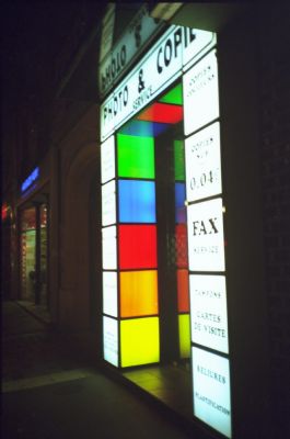 Copie
Dans la rue près d'Alesia.

Olympus XA - Kodak Ultra 200
Mots-clés: Rue - Nuit - Paris