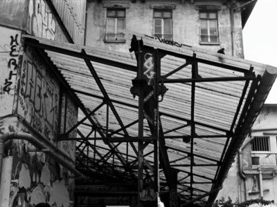 Pigeon
portes ouvertes des frigos.

Nikon FM - 50/2 - trix à 1600 ID 11 1+1
