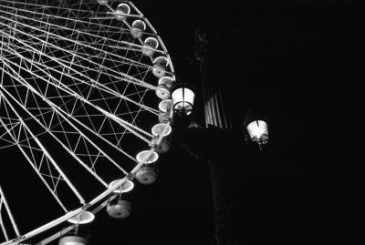 Grande Roue
Un grand classique la grande roue de la place de la Concorde.

Pentax LX - zoom Cosina 28/70 f4 - Foma 100
Mots-clés: Paris - Grande roue