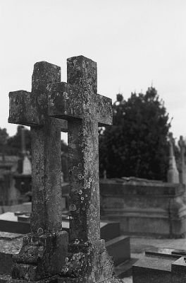 4*2
Cimetière de Sainte Marie du Mont

Pentax LX - 50/1.7 à 5.6 - Foma 400
Mots-clés: Cimetière