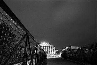 Sa Mitaine
Ile de la cité

Pentax LX - smc-m 28/2.8 - Rollei Retro 100
Mots-clés: paris - Nuit