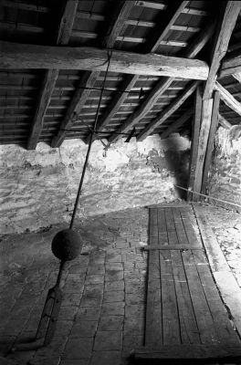 Girouette
Ancienne maison d'enfants.

Pentax LX - Foma 100
Mots-clés: Friche - Graphisme