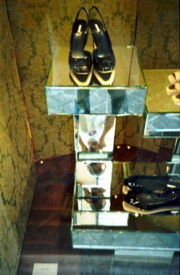 Portrait Prada 1
Rome - Mai 2007

Olympys XA - Solaris 100 iso
Mots-clés: Autoportrait