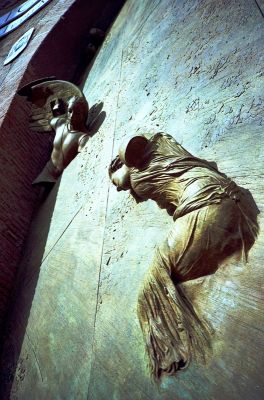 Apparition
Porte de l'église Sainte-Marie des Anges

Olympus Xa - Solaris 100 iso
Mots-clés: Rome- Eglise
