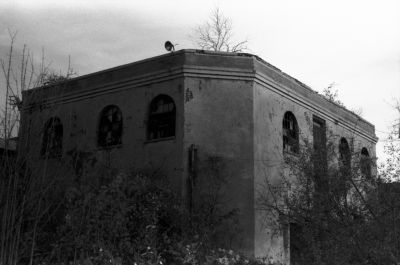 Prison
Une batiment inquiétant de la papetterie. On se croirait dans une prison.

Pentax LX - smc m 50/1.7 - Foma 400
Mots-clés: Friches industrielles