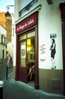 Miss Tic
Paris - Quartier de la butte aux cailles - Mai 2007

Olympus XA -Solaris 100 iso
Mots-clés: Paris - Rue - Artiste