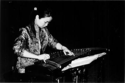 A la harpe chinoise
Fuji neopan 100, 50mm, flash
