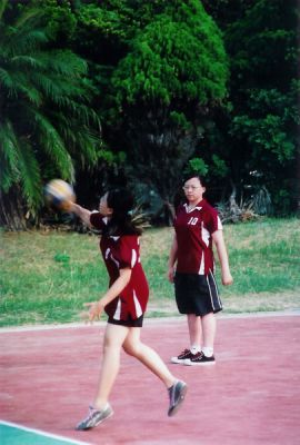Go !
Bon c'est encore une fois decentre... et je n'ai pas le visage... Ca bouge trop un joueur de volley...

Fujipress 800

