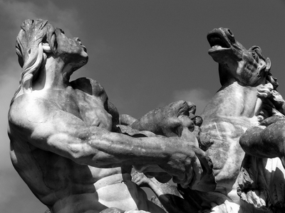 statue
