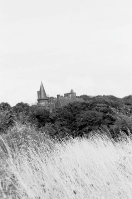 Perdu en ville
Chateau Brestois
Nikon F90 - 70-300mm - FP4+
