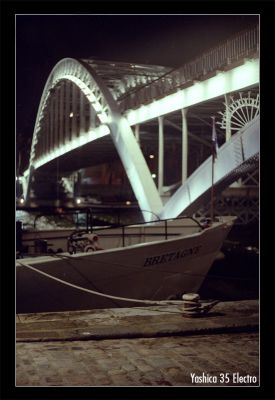 Quais de la Seine . Kodak Gold 200 Asa. Photo prise ?  main levée f/1.7
