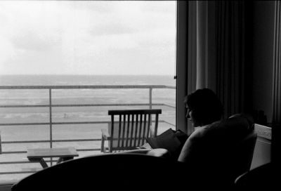Portrait d'une lectrice
En pleine lecture dans un appart le long de la mer du nord...

tri-x 400
Mots-clés: lecture, mer, n&b