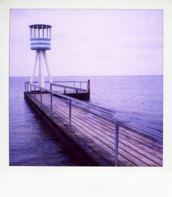 Taarbaek
Guérite sur une plage de Copenhague - Polaroïd SX 70 et film dédié
Mots-clés: Polaroïd