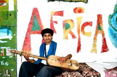 africa
portrait d'un jeune proprietaire d'un comping sauvage a Ozoude.
