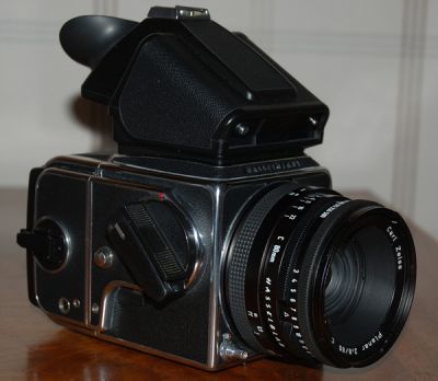 Hasselmblad 500-CM
Hasselblad 500-CM Classic Anniversary
Dos A12 avec porte volet
Prisme PME51
Carl Zeiss Planar 80mm C T*
