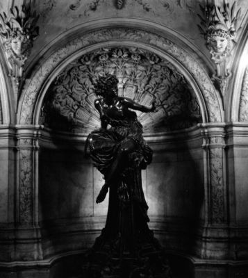 a l'opéra garnier
Yashica Mat 124G - scan de tirage - pris sans cellule

