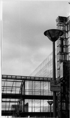 Ascenseur public
Yashica 124 G, HP5+, f8  (Ilfosol S)
Scan de tirage 13*18
