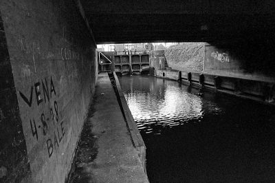 Ecluse porte de l'Hopital
Canon 300V f1:2.8 20mm Fomapan 400 D76 scan de négatif
