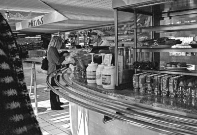 Pause déjeuner 4
Minox 35EL tri-x 400 à 800 (le minox ne va pas au dessus) développement à 1600 le grain a explosé.
