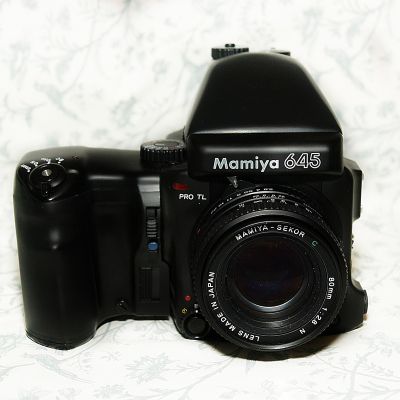 Vue de de face de cet "Hybride" le Mamiya 645 Pro TL
