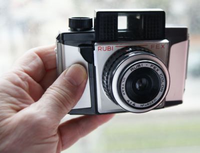 Rubi Fex
"Petit Moyen Format" 4x4 - sans réglage : "Clic-Clac !
