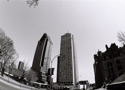 Hotel Marriot (Ex Champlain)
Nikon FM3A, Nikkor 16mm f:2,8 Ilford PAN F 50asa
De la serie 'Promenades au Centreville'
Mots-clés: hôtel montreal centreville FM3A