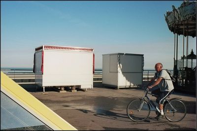 opale
contax 139Q, 35/2.8ML, portra 400NC
