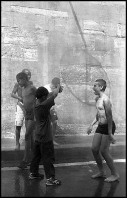 Paris Plage - 3
Nikon F3 - Micro Nikkor 5/2.8 - FP4+
