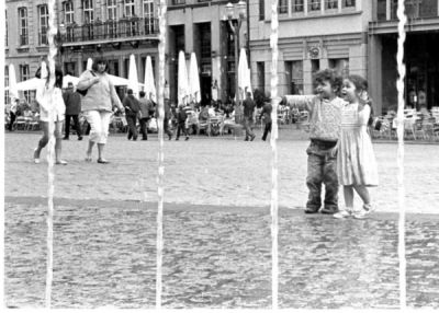 The children and the fountain
