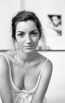 Appareil: Contax 167MT Objectif: Carl Zeiss Planar 50mm f/1,4
Ilford HP5+ 400 iso & D76 
