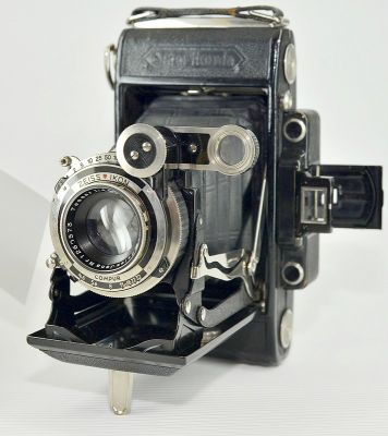 Zeiss Ikon Super Ikonta 530/2  Carl Zeiss Iena Tessar  4,5 f=10,5cm
