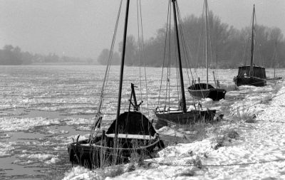 Gabare et Loire qui charrie des glaçons
