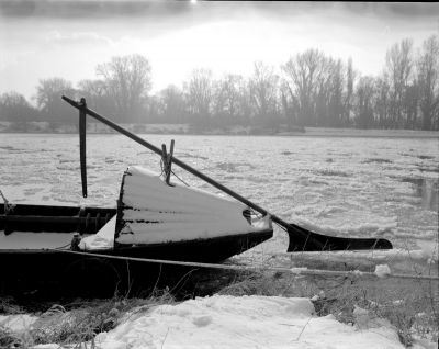 Gabare et Loire qui charrie des glaçons
