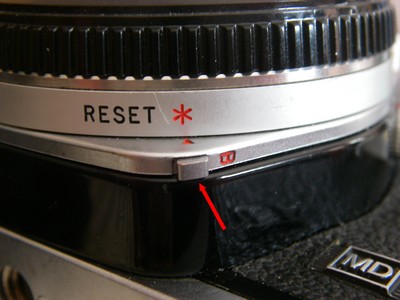 bouton de reset sur l'Olympus OM-2

