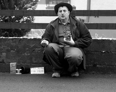 Self portrait
F2, tele xenar 360, hp5 4x5

