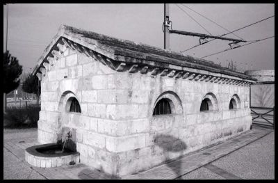 Fontaine d'Arlac
Nikon F3 HP, Nikkor 28-85mm f/3.5-4.5 ais
Fuji Acros 100 à 80 ASA 
Perceptol en stock à 20°
