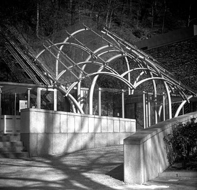 Funiculaire
Photo prise avec un Purma Special de 1937
Efke R100 / Rollfilm 127 développé dans du ID-11 1+1, 14' à 21°C

Mots-clés: Spa Purma Efke