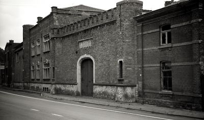 Ancienne usine de construction automobile Imperia
Voigtlander Bessa 6.3 de 1935
Ilford FP4+ / LC29 1+29 / 11'25" à 20,5°C
Mots-clés: Imperia