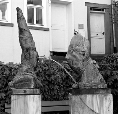 Walldürn - fontaine
Leica M6 + Elmar 50mm
Rollei Retro 80s, Rodinal 1+50, 1/60 à f:8
Mots-clés: Walldürn fontaines Leica M6