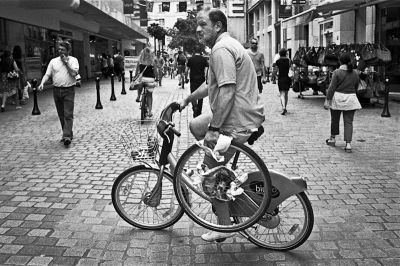 3ième roue du carrosse 
Konica FS-1 - TriX - scan de néga
Mots-clés: street N&B Konica FS-1 TriX 135