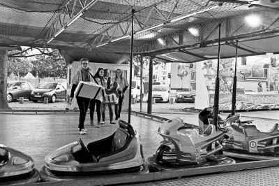 Faites, ôh reines (mauvais sur ce coup là j'avoue)
Nikon FE2 - triX
Mots-clés: Nikon FE2 street