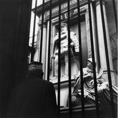Triumvirat ?
Mamiya C330, 80 mm Sekkor.
Tri_X 400@3200, Stand Dev Rodinal.
Scan brut, baryté mat.
Mots-clés: street, N&B, Mamiya, C330, Tri_x
