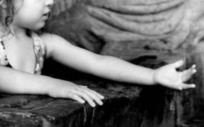 C4P57_Enfant_fontaine,_Grenade_juillet2015_crop.jpg