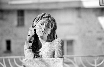 le sourir de la statue
