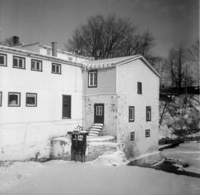2001-12-31-10
Saint-Eustache (Qc), 2001-12-31.
Kodak Duaflex III, Verichrome Pan, ID-11.
