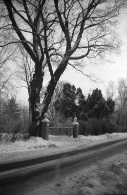 2002-01-19-01
Saint-Eustache (Qc), 2002-01-19.
Kodak no 2 Hawkeye modèle C, Verichrome Pan, ID-11.
